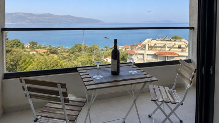 Ne Vlore, Shiten Dy Garsoniere Me Super Pamje Nga Deti!!