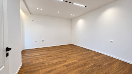 Tek Mozaiku I Tiranes, Shitet Apartament 1+1 Me Planimetri Te Rregullt Dhe Lokacion Perfekt !!