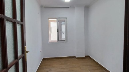 Tek Sheshi Wilson, Jepet Me Qira Ambient Per Tipologji Te Ndryshme Biznesi, Me Lokacion Perfekt!!!