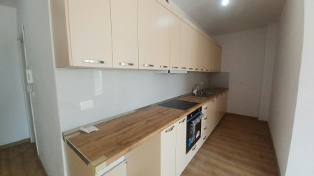 Prane Farmacise 10, Jepet Me Qira Apartament 1+1, Ideal Per Banim !!!