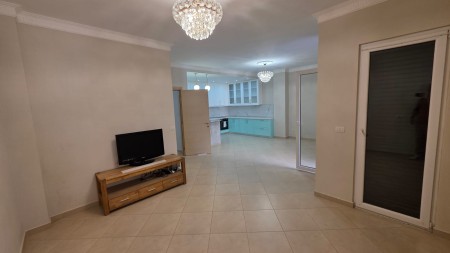 Tek Liqeni I Thate, Shitet Super Apartament 2+1+2 Me Cmim Okazion !!