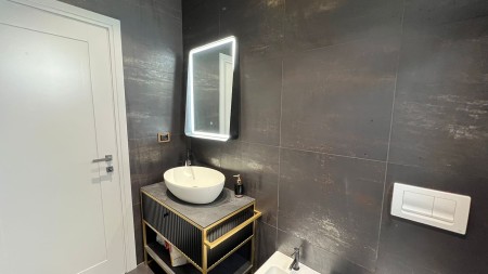 Tek Liqeni I Thate, Shitet Apartament 2+1 Totalisht I Investuar!!!