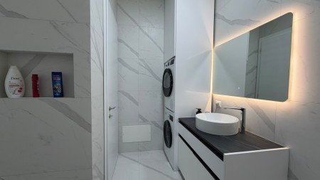 Tek Kompleksi Delijorgji, Jepet Me Qira Apartament 1+1, Mundesi Ideale Banimi !!!
