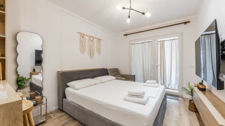 Ne Dhermi, Tek Kompleksi Sofo Duni, Shitet Garsoniere Totalisht E Investuar, Me Post Parkimi !!