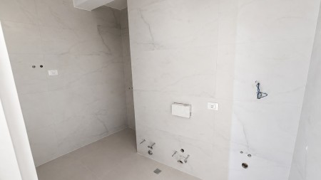 Cmim Okazion !! Tek Ish-Tregu Elektrik, Shitet Apartament 2+1+2, Me Orientim Perfekt !!