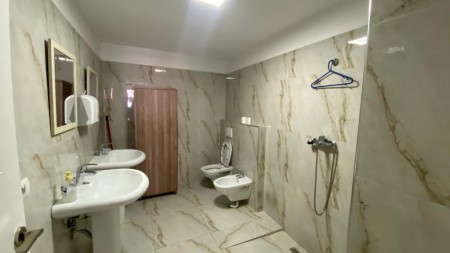 Tek Turdiu Center, Jepet Me Qira Zyre Me Nje Lokacion Fantastik!