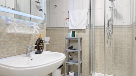 Perballe Ish Ekspozites, Jepet Me Qira, Super Apartament 3+1+2 Totalisht I Investuar, Gati Per Banim!!!
