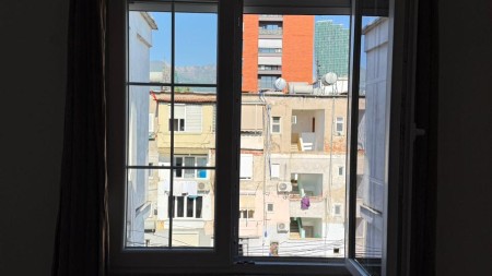 Ne Myslym Shyr, Prane Shkolles Pjeter Budi, Shitet Apartament 1+1 I Investuar Me Orientim Perfekt !!!