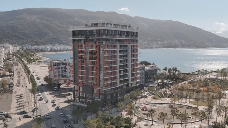 Ne Vlore, Buze Lungomare 100 metra nga deti, Shitet Apartament 2+1+2 Me Cmim 2200 Euro/M2 !!!