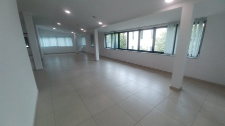 Ne Brryl, Jepet Me Qira Ambient, Per Tipologji Te Ndryshme Zyrash Ose Klinikash Mjekesore!!!