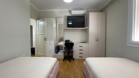 Tek Kopshti Botanik, Shitet Apartament 3+1+2 Me Verande Me Pamje !!!