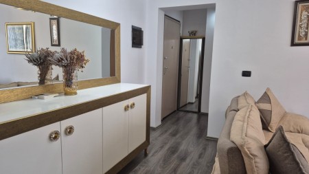 Tek Fusha E Aviacionit, Shitet Apartament 2+1 Me Strukture Te Rregullt !!