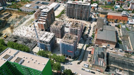 Tek 5 Maji, Shitet Apartament 1+1 Ideal Per Investim !!!