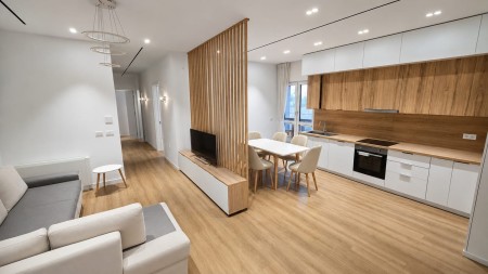 Tek Emerald Center, Jepet Me Qira Apartament 3+1+2, Totalisht I Investuar !!!