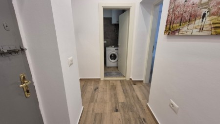 Tek Rr. Mine Peza, Shitet Apartament 1+1 I Rikonstruktuar Dhe Me Super Vendndodhje !!!!