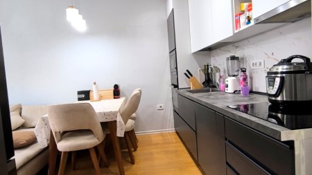 Ne Selite, Tek Residenca Euro 3D, Jepet Me Qira Apartament 2+1 I Mobiluar !!!
