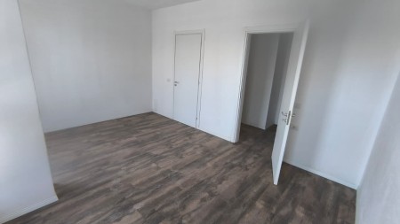 Tek Univers City, Shitet Apartament 3+1+2, Me Planimetri Dhe Hapesira Te Bollshme !