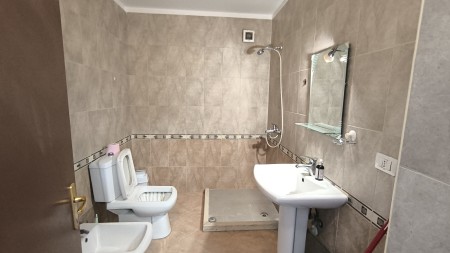 Tek Kompleksi Halili, Jepet Me Qira, Apartament 2+1+2 Me Hapesira Te Bollshme !!!