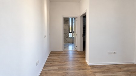 Tek "City Garden Residence", Jepet Ambient Me Qira, Ideal Per Zyra !!!