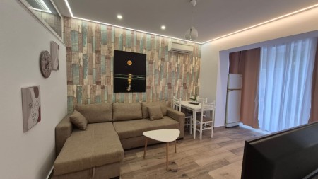 Afer Qendres, Ne Rrugen Mine Peza, Jepet Me Qira Super Apartament 1+1, Me Super Lokacion !!