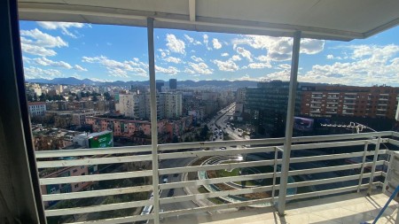 Tek Zogu i Zi, Shitet Apartament 2+1+2 Me Pamje Te Lire!!!