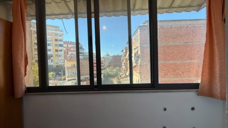 Shume Afer Unazes Se Vogel, Shitet Apartament 1+1, Me Lokacion Perfekt Per Banim Dhe Per Investim !!