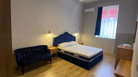 Tek Rruga e Durresit , Jepet Me Qira Apartament 2+1, I Mobiluar Totalisht !!!