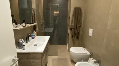 Tek Liqeni I Thate, Jepet Me Qira Apartament 3+1+2 !!!