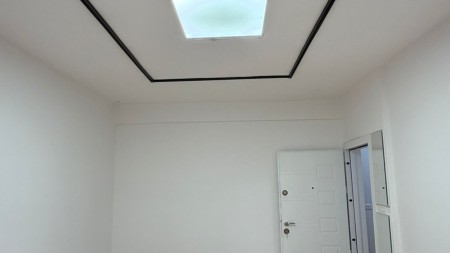 Ne Qender,Jepet Me Qira Apartament 1+1 Per Zyra!!