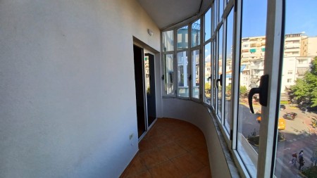 Tek Sheshi Wilson, Jepet Me Qira Ambient Per Tipologji Te Ndryshme Biznesi, Me Lokacion Perfekt!!!