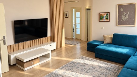 Ne Porcelan, Mbrapa UET, Shitet Apartament 2+1, Me Orientim Perfekt !