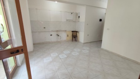 Ne Rrugen E Kavajes, Shitet Apartament 1+1 Me Hapesira Te Bollshme!!