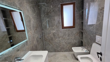 Tek Ish Stacioni i Fundit i Tiranes se Re, Shitet Super Apartament 2+1, Ideal Per Banim Dhe Investim !!!