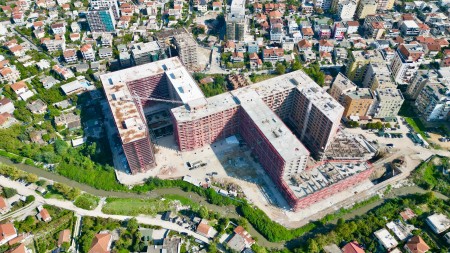 Tek Riverside Residence, Shitet Apartament 1+1 Me Planimetri Te Rregullt Dhe Orientim Perfekt !!!