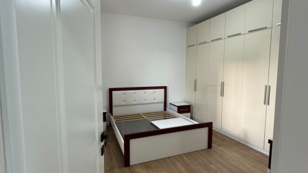 Tek Ish Parku, Shitet Apartament 1+1+Verande !!