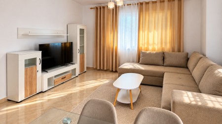 Ne Fresk, Prane Hotel Gaxherrit, Shitet Apartament 1+1 Ideal Per Banim !!!