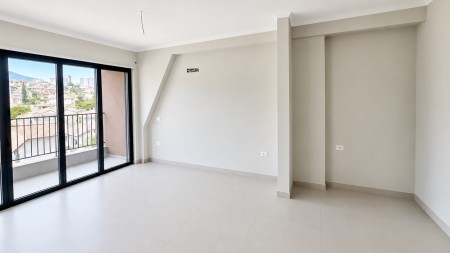 Cmim Okazion !! Tek Ish-Tregu Elektrik, Shitet Apartament 2+1+2, Me Orientim Perfekt !!