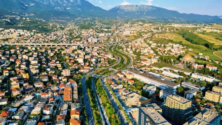 Tek Eterna Tirana, Shitet Apartament 1+1, Me Planimetri Te Rregullt!!