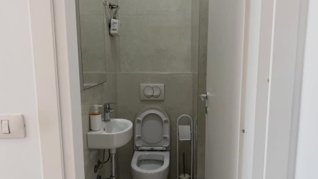 Tek Stadiumi Dinamo, Jepet Ambient Me Qira, Ideal Per Zyra !!!