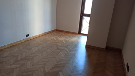 Ne Qender, Tek Torre Drin, Jepet Me Qira Ambient Per Zyra, Me Hapesira Te Bollshme Dhe Lokacion Ideal !!!