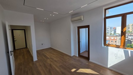 Tek Ish Stacioni i Fundit i Tiranes se Re, Shitet Super Apartament 1+1, Ideal Per Banim Dhe Investim !!!