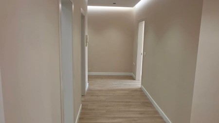Tek Stadiumi Air Albania, Jepet Me Qira Per Zyra Super Apartament 2+1, Me Planimetri Dhe Location Perfekt Dhe Post Parkimi !!!