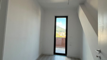 Prane Tregut Elektrik, Shitet Apartament 2+1 Me Post Parkimi !!!