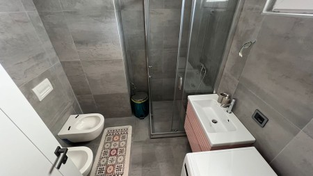 Tek Liqeni I Thate, Shitet Apartament 2+1 Totalisht I Investuar!!!
