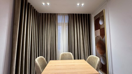 Prane Sheshit Te 21 Dhjetorit, Jepet Me Qira, Apartament 1+1 Totalisht I Mobiluar Me Stil Bashkekohor!!