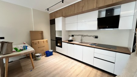 Tek Kompleksi Paralel Living, Shitet Apartament 1+1,  I mobiluar !!!