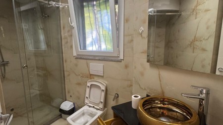 Tek Liqeni I Thate, Shitet Apartament 2+1 Ideal Per Banim!!!