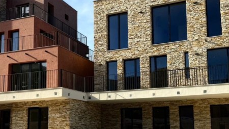 Ne Gjirin E Lalzit, Shitet Super Apartament 2+1+2 Me Orientim Perfekt Ne Kompleksin Lura 5 !