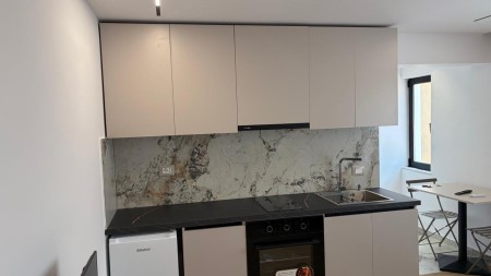Prane Stacionit Te Trenit Shitet Apartament 1+1 Totalisht I Investuar!!