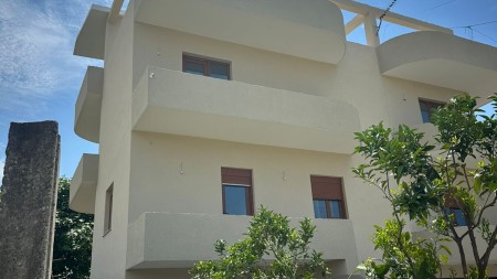 Ne Shkallnur, Durres, Shitet Vile Individuale 3-Kate Me Oborr Dhe Pamje Te Lire Nga Deti !!!